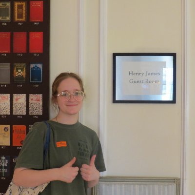 i like to look at old books and to study queer things. slideshow twin @jennah_simpson
