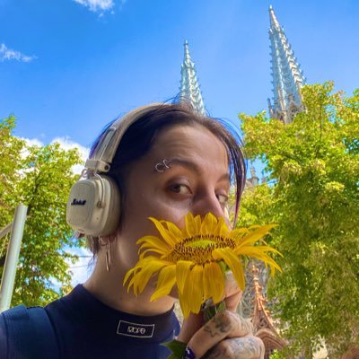 vulvanamore's profile picture. поетка, фемактивістка, медійниця на @HromadskeRadio та Радіо Культура, майбутня президентка всесвіту, відьма 🌊