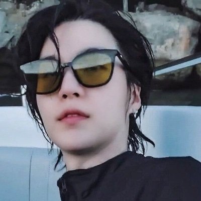 fan account. very inactive. i love guitars. minors dni