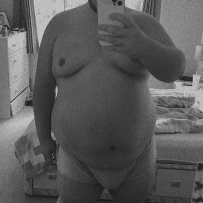 just a chubby boy who loves to suck dick all the time🤪 snapchat is available - just DM me.