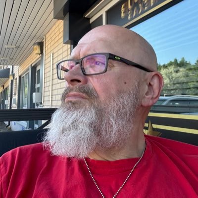 Jääkiekossa HPK ja jalkapallossa Aston Villa. Näillä mennään.