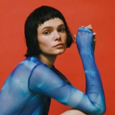 Sua maior e melhor fonte de notícias e conteúdo dedicados à cantora e compositora @winonaoak (que nos segue). SEJAM BEM-VINDOS!