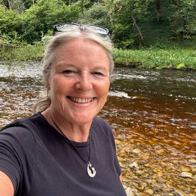 Believes in living life to the full & loves cooking & walking. A passionate coach hypnotherapist & author. Now living on our narrowboat @NeverTwoLate1