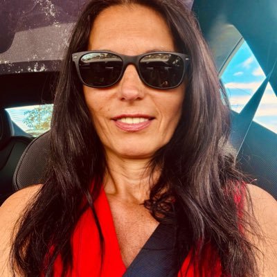 Residential Real Estate in FL, Waterfront & Beachside Specialist. First Tesla S Plaid owner in FL, Tesla Shareholder. #FSDBeta tester. Fluent in 6 languages.