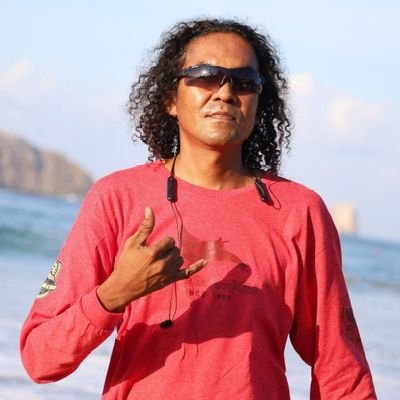 Mexican self-employed developer kind of entrepreneur at https://t.co/8p2gR5HKJR doing websites & stuff #feelRiviera https://t.co/rqSqikdfAk