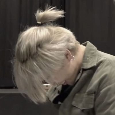 jmoovi's profile picture. FOLLOWBACK PLSS I CANT OPEN MY OLD STAN ACC : ((