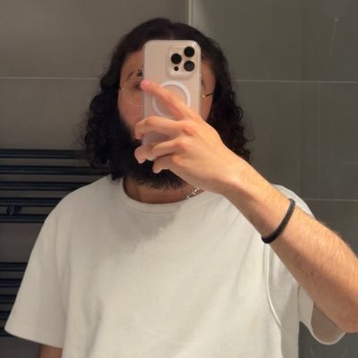 rien ne sert d’effleurer ma peau, ma peau c’est la sibérie.🧊