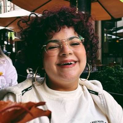 Cantora, escritora, mulher com deficiência e militante.
Ouça minhas músicas: https://t.co/vzcVCDoJzH