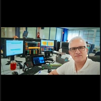 Dominus Illuminatio Mea
¡Un madrileño de Teherán!
Broker de Derivados de día,
Maestro de Karate de tarde