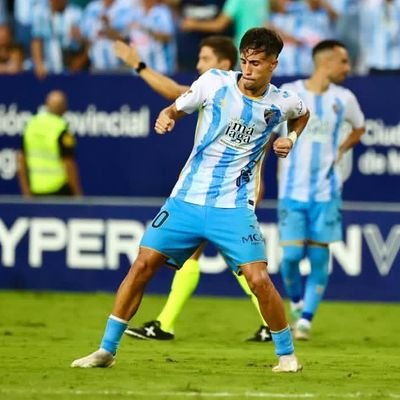 Málaga CF y Extremoduro. Viudo de Robegol. Aunque ponga cosas de Jauregi, mi favorito es Larru. Que le den por culo a la liga excel. La JJLC se va a hinchar.