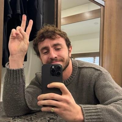 24 🪐
▫️moglie di benedict bridgerton ✨ ▫️fan account di tante cose e persone ▫️@juventusfc