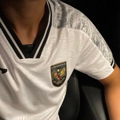 folkieui's profile picture. 🇮🇩 19 | he/him | foIklorre • Creativity in Designing. UI designer on @Roblox platform.