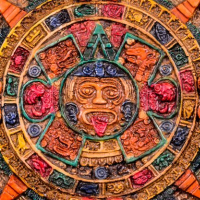 La cultura Lenca y la cultura Maya son distintas, aunque ambas son culturas precolombinas de Mesoamérica. Los Lencas son un grupo étnico originario de Honduras.