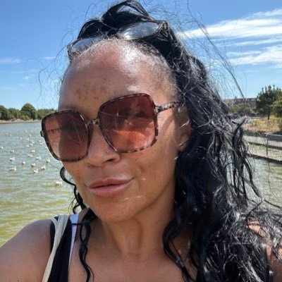 A Mama of 👫🏽 Boss Lady at The Soul Sanctuary. 💚🤍💜Music is LIFE! 🇬🇧 & 🇹🇹 #TeamCarrotCottage 🐰