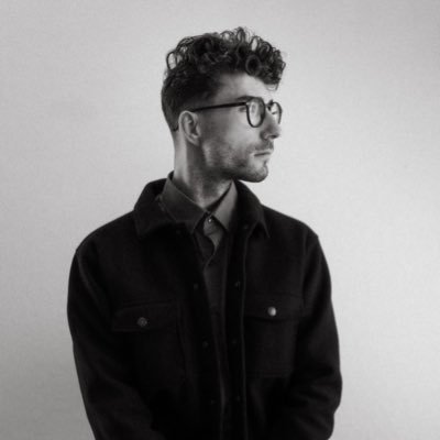 thomasrhowellYT's profile picture. reading books and drinking coffee 📚☕️