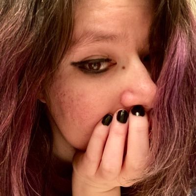 Reinaeia's profile picture. 🏳️‍🌈 LGBTQ+ • reject gender norms • just an autistic alt girl/enby making it through each day