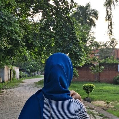 sanasabir333's profile picture. moonchild with wifi