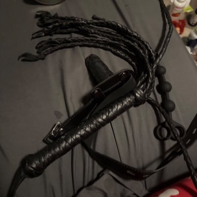 Femdom - 𝒫𝓇𝑒𝓉𝓉𝓎, 𝑒𝓍𝓅𝑒𝓃𝓈𝒾𝓋𝑒 & 𝓂𝑒𝒶𝓃 - open to all kinks - owner of justcumPot, DM me , IF I WANT YOU, I’LL GET YOU 💯(BDSM)