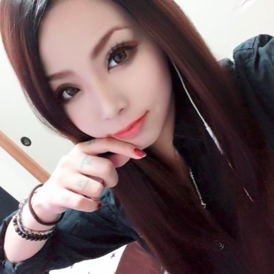 パンセクシャル DeadbyDaylight推し APEX修行中 ......ゲーム&キャス垢 #DBD #APEX (顔出し配信してる人...猫3匹 ウサギ ハムスター3匹と暮らしてます(*´˘`*)♡