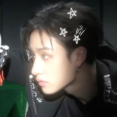 -Chocolate eyes,fluffy soul
He's the LEADER~
•𝑺𝑻𝑨𝒀(𝒊𝒏𝒈)