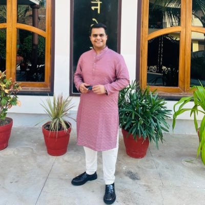 TheYashYadav_'s profile picture. Advocate