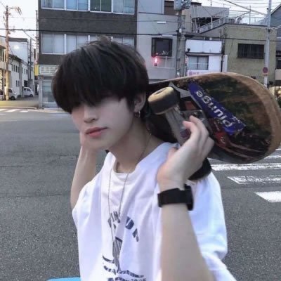 mola141300's profile picture. 