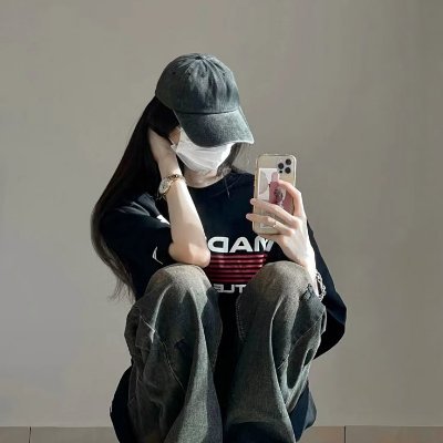 vhuiew's profile picture. "Good vibes only." 🌈