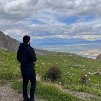 rah__row's profile picture. من همونم.