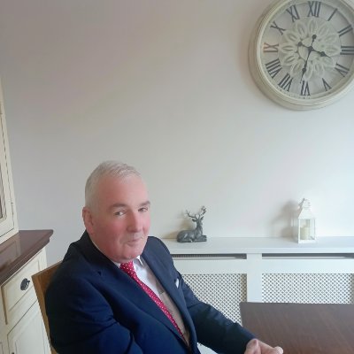 Rí Náisiúta na hÉireann
National king of Ireland and King of Polska
Ceann na hEorpa, Ceannard na Slándála is an Airm, Plean don Ghaeilge is dá Teanga Chaillte.