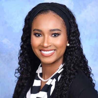 Passionate Medical Student | Future Dermatologist | @MUCOM_Indy '26 | @MUCOM_BioMed MBS '22 | @UVA '17 | she/her #DermTwitter #BlackSurgeons