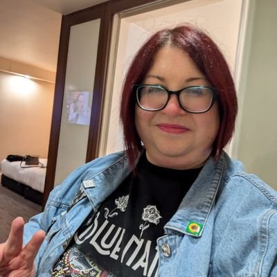Brain Tumours suck, still fighting my 2nd. Creative writer supporting Brain Tumour Awareness. Huge music fan, especially fellow Brummie band - Blue Nation 💙