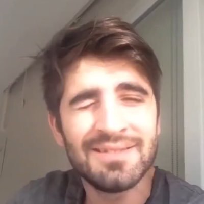 savas uzmani | gonul uzmani | insan iliskileri uzmani | yemek uzmani | stilist | şiirist | analizist