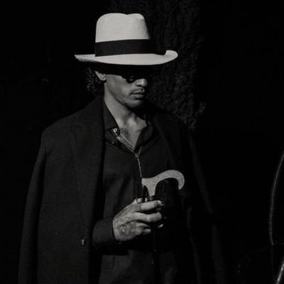 Barcaxwwe_'s profile picture. El escudo del Barça por encima de los nombres propios. Fan de las luchitas falsas