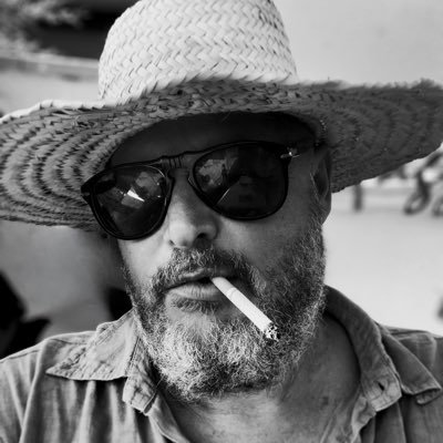 cchkunst's profile picture. ...classico, modernista, maoista, insignificante, pagliaccio, impostore, schizofrenico, paranoico, infantile, nullo, libertino, papista, voltairiano...