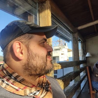Progressista, anti-fascista, anti-bozo, a favor do SUS, da ciência, agnóstico, amo História, artes, ciência política, servidor público, artista plástico, músico