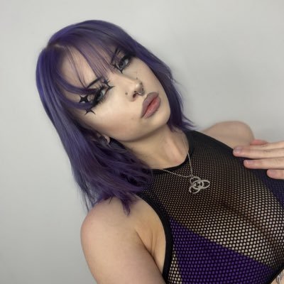 attributing the male gaze | im 23 | digital hardcore enthusiast | NO collabs 🚫 | join my OF ↴ | backup @violenthomiee