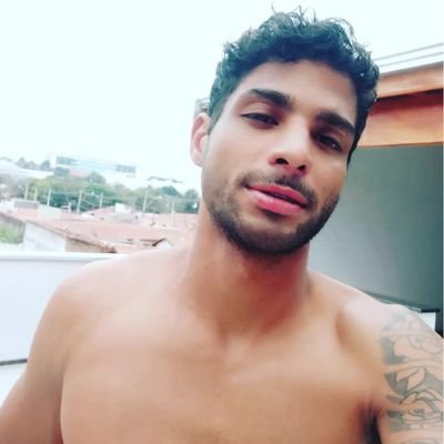 Latino. Formado em Bacharelado Administração de empresas.
Atualmente modelo.
Nasci em Piracicaba-Sp.
Morando no Rio de Janeiro.