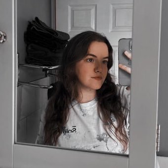 chaotic mood reader and music enthusiast 🧚🏻♀️ 🥀🍄