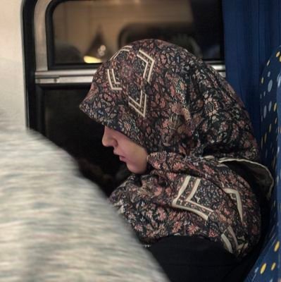 فرزند ناخلف/دانشگاه امام صادق استیودنت/حقوقی زن/علاقمند به سیاست/متولد خرداد