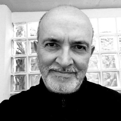 Creo en la palabra que sana. Contemplativo y poeta. El amor todo lo puede. Paz y bien.