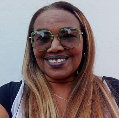 Miembro del Buró Provincial del Partido Comunista de Cuba en La Habana. Comprometida con mi Patria amada y la Revolución. Sigo a mi Presidente.
