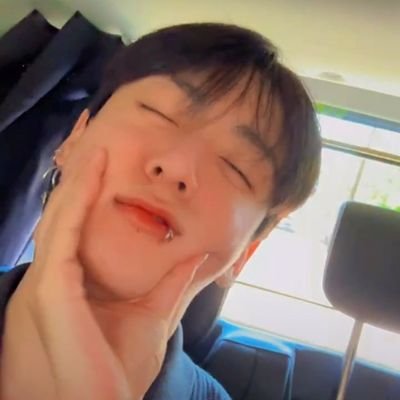1D cleared the hill so BTS could pave the road š
1D + BTS = The whole industry