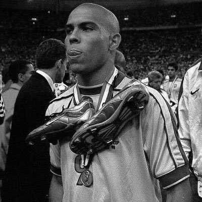 BOLA_NA_LATA's profile picture. ⚽️ Verdade no pé, opinião na gaveta. Aqui não tem firula: é crítica reta, resenha de boleiro e zero pano pra medalhão. Futebol como tem que ser.