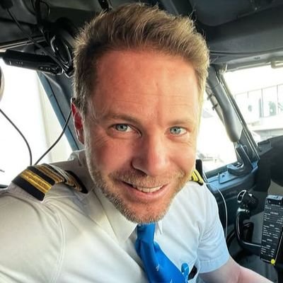 Hungarian🇭🇺 working for a Dutch Airline.its all about flying and fun,everything is possible. I'll show you. Let's go! 💫 🌎