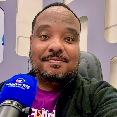 Comunicador na @radiosociedade 🎙️📻 |
Apresentador e repórter no @ArenaRubroECV 💻🔴⚫|
Respeito é fundamental e sempre será 🙂 |