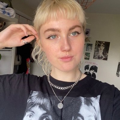 slinginthealps's profile picture. big into indie pop and graphic design