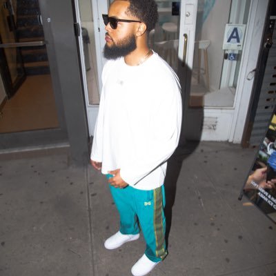 iknowiknow_'s profile picture. Less Is More - Love/Positivity