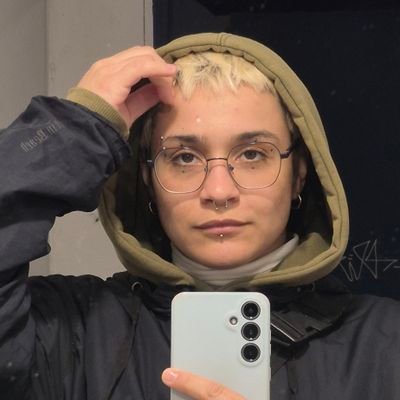 • cantor e compositor •
🏳️⚧️ nb
• pode usar qualquer pronome pq eu odeio todos•
ouça 'nalu ao vivo no estúdio miragem'