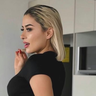 angelinamolla02's profile picture. I’m cool when chatting with 💯❤️💕