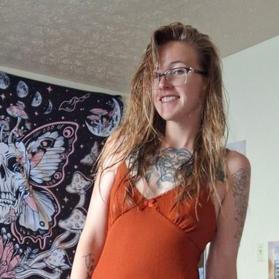 ArTsybecca27's profile picture. Hi! Im Becca! 
Artsy life and positive vibes
Artist | conspiracy theories | paranormal